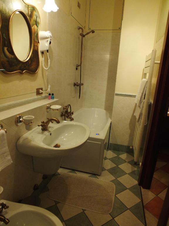 La Contrada Dei Monti Hotel Orta San Giulio Bagian luar foto