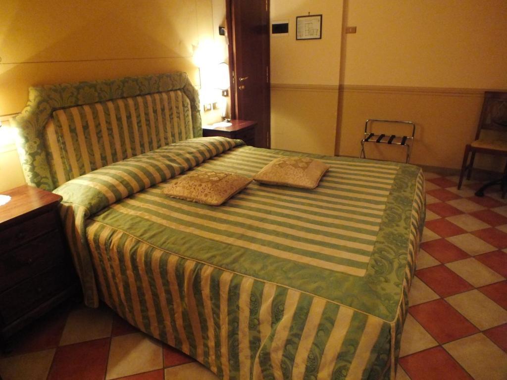 La Contrada Dei Monti Hotel Orta San Giulio Bagian luar foto